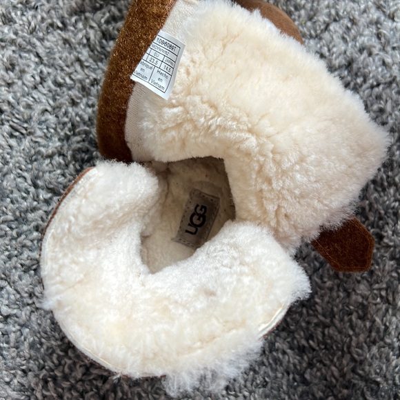 Slightly used toddler Ugg boots size 7c - Picture 5 of 8